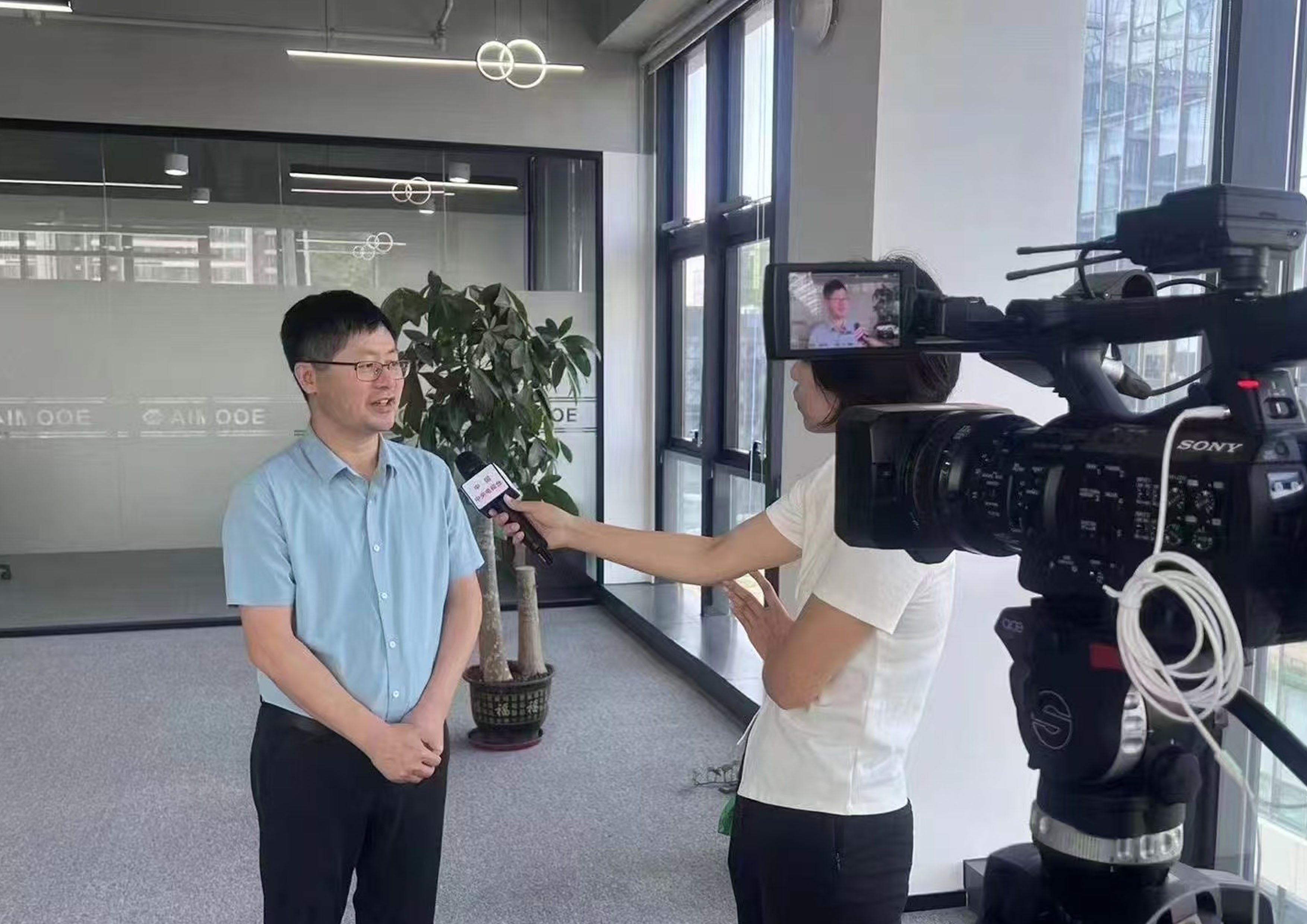 1761790262768794.jpg 4,中央电视台采访报道『广州艾目易科技』最新技术.jpg